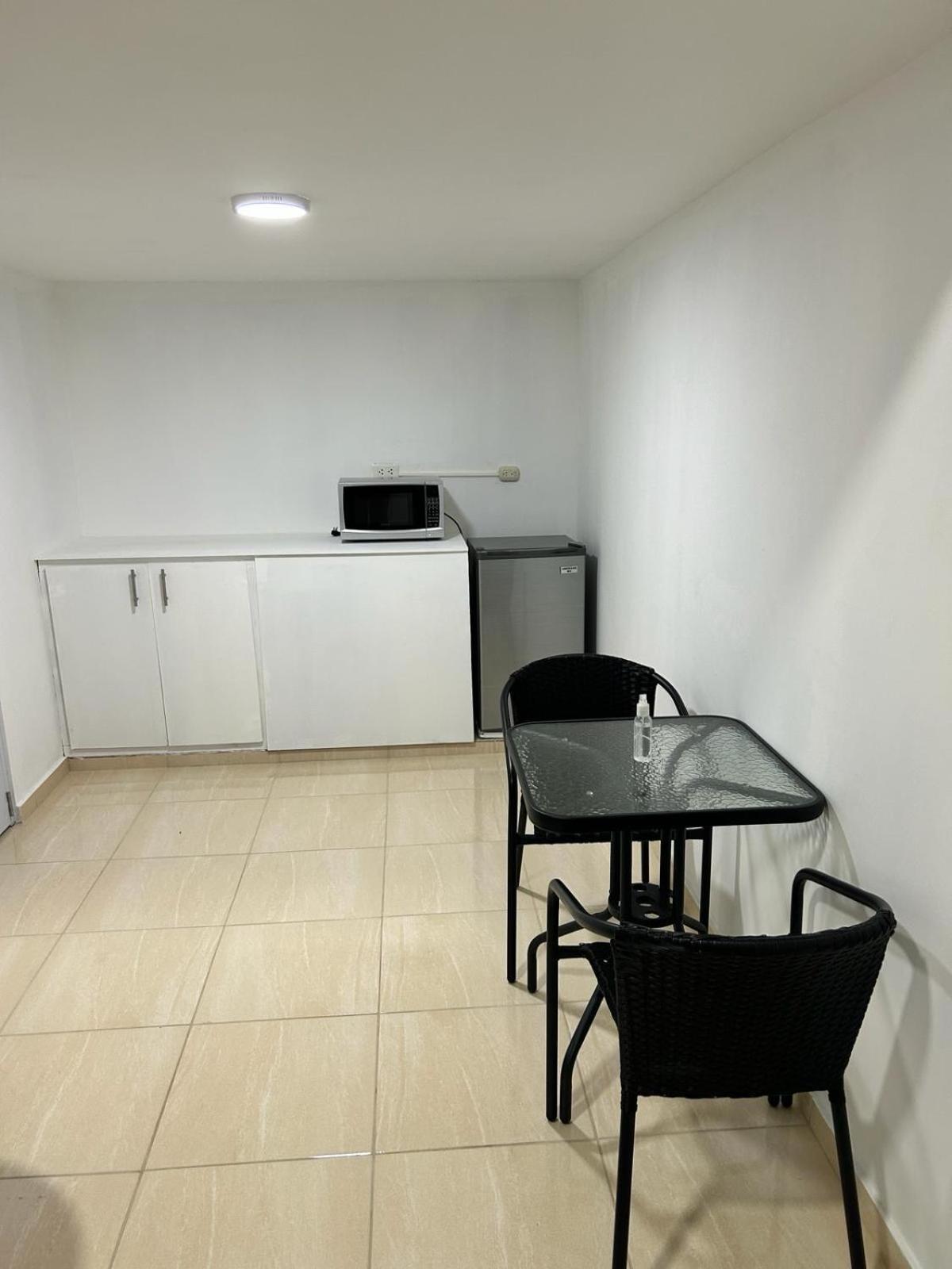 Hillmon'S Hotel Bar Lounge Sosua Exterior photo